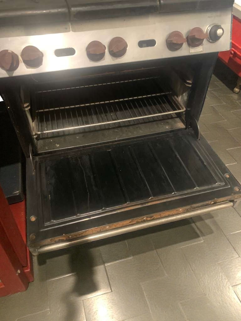 Refined Condition – Commercial 6-Burner Gas Range w/ Oven – Fully Tested & Working