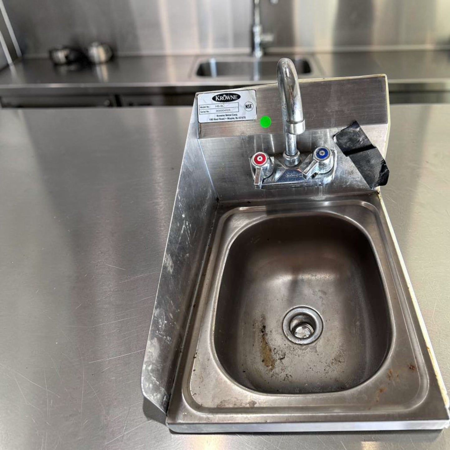 Elite Condition – Krowne HS-9L Wall Mount Commercial Hand Sink – 9 3/4" x 11 3/4" Bowl – Low Lead Faucet – NSF Certified – Fully Functional!