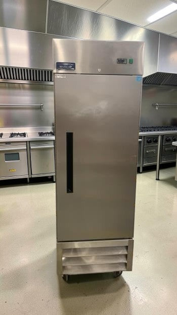 Remarkable Condition – Arctic Air AR23E – 26.75" Commercial Reach-In Refrigerator – 23 Cu. Ft. – 1 Solid Door – Bottom-Mount Compressor – 115V – R134a – Fully Tested & Operational!