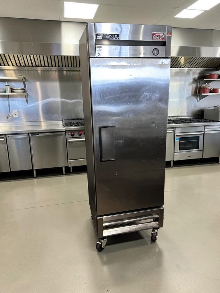 Optimal Condition – True T-19 – 27" One-Section Solid-Door Reach-In Refrigerator – 19 Cu. Ft. – 115V – NSF Listed – Fully Tested & Operational!