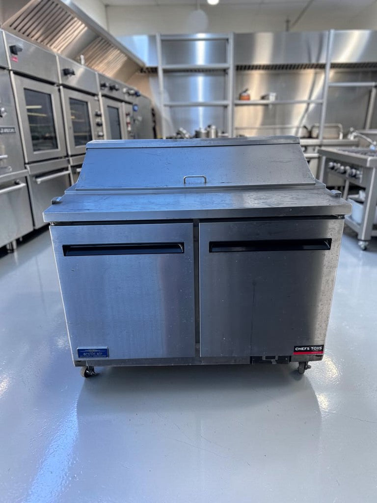 Dependable Condition – Arctic Air AST48RZ – 48″ Two-Door Refrigerated Sandwich & Salad Prep Table – 12-Pan Capacity – 115V – Fully Tested & Operational!