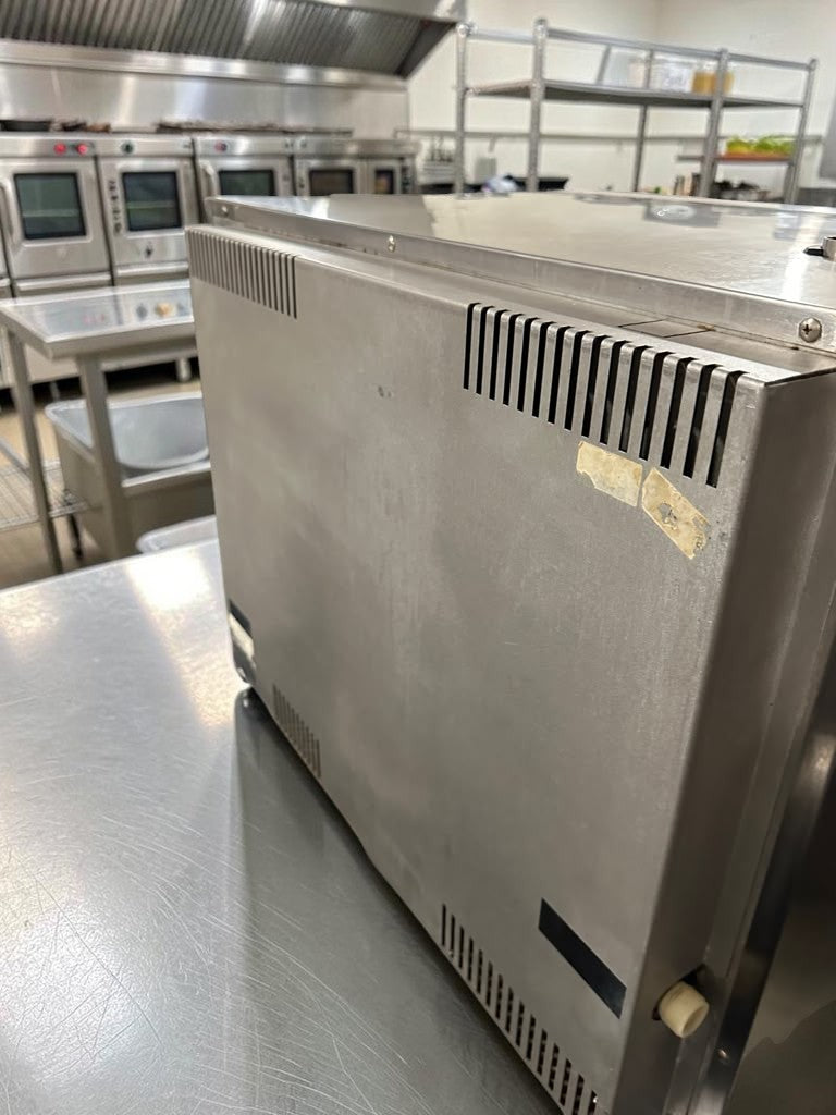 First-Class Condition – Moffat E31D4 Turbofan® – Half-Size Countertop Electric Convection Oven – 4-Pan Capacity – 208V / 1 Phase – 2.9 kW – Fully Tested & Operational!