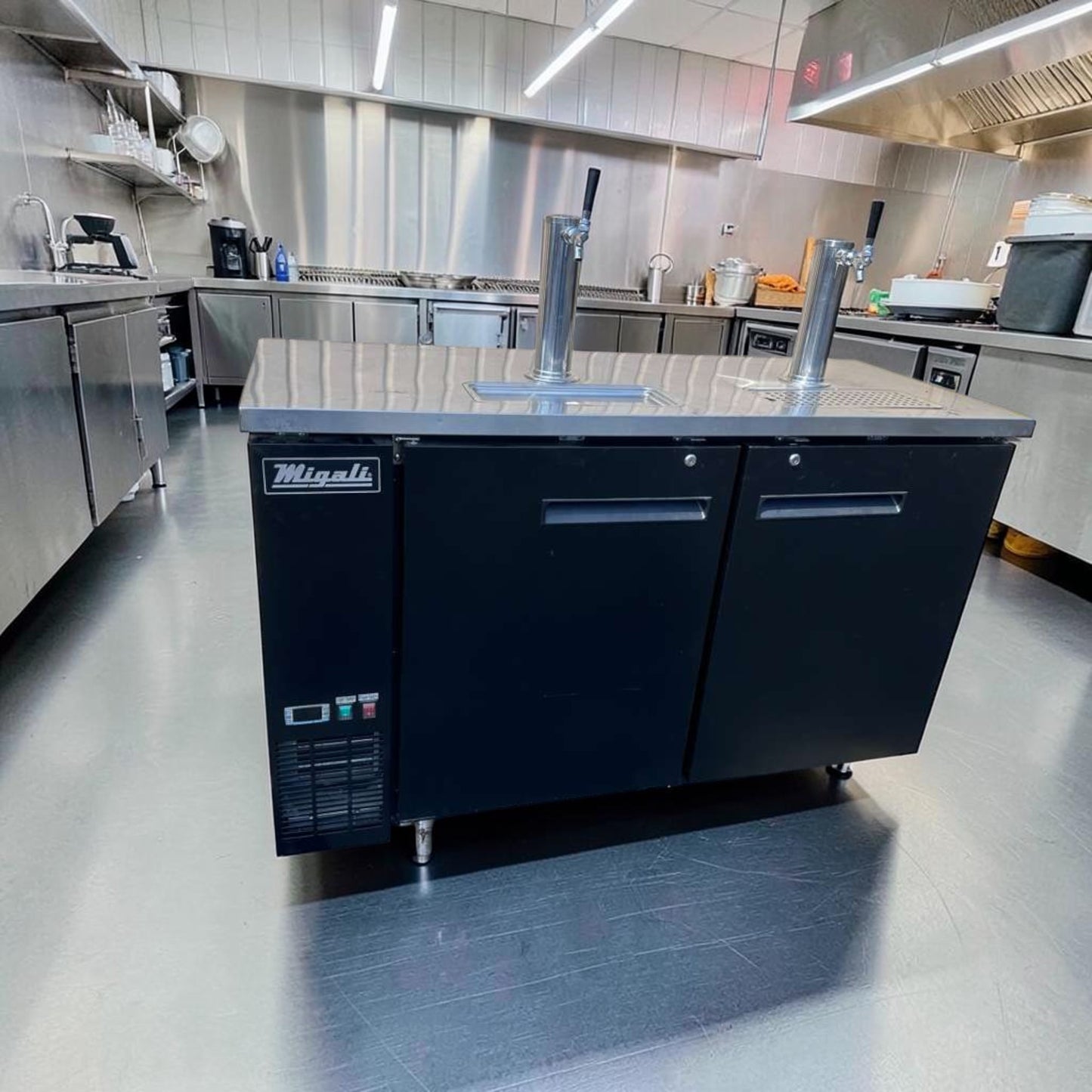 Top-Tier Condition – Migali C-DD60-2-HC 60" Commercial Kegerator Beer Dispenser – Dual Tap (2 Columns) – 2 Keg Capacity – 115V – Fully Tested & Operational!