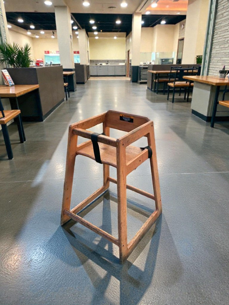 Prime Condition – Commercial Wooden Restaurant High Chair – Heavy-Duty Child Seating – Fully Inspected & Ready for Service!
