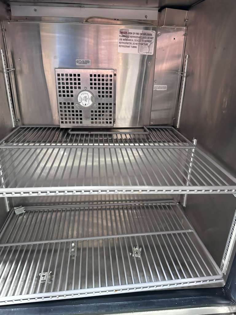 Superior Condition – True TUC-27G-HC – Commercial Undercounter Glass Door Refrigerator – 27” One Section – Stainless Steel – 115V – Fully Tested & Operational!
