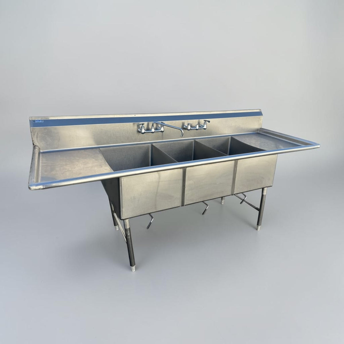 Pristine Condition – GSW SH20283D – 100-3/8" Three-Compartment Commercial Sink – Dual 20" Drainboards – 16-Gauge Stainless Steel – NSF & ETL Certified – Fully Tested & Operational!