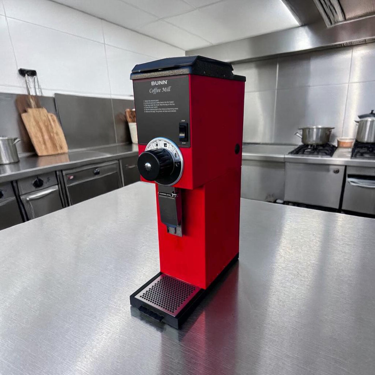 Elite Condition – Bunn G3 HD 22100.0001 3 lb. Bulk Coffee Grinder – Red – Commercial Grade – Fully Tested & Operational!