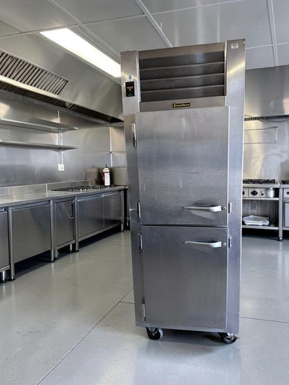 Excellent Condition – Traulsen RHT132WUT-HHS Specification Line – 30" One-Section Half-Door Reach-In Refrigerator – 24.2 Cu. Ft. – 115V – Fully Tested & Operational!
