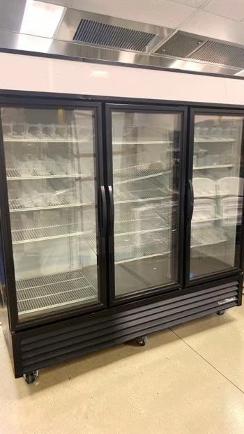 Flawless Condition – True GDM-72-HC~TSL01 – 78 1/8" Three-Section Glass Door Merchandiser – Black – 65.8 Cu. Ft. – 115V – Fully Tested & Operational!
