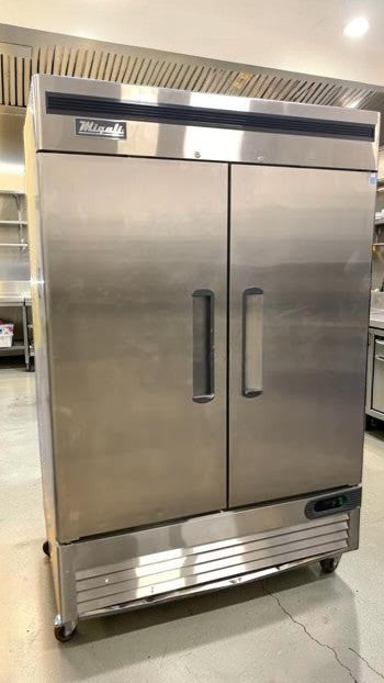 Top-Tier Condition – Migali C-2RB-HC – 54.4" Two-Section Commercial Reach-In Refrigerator – 49 Cu. Ft. – 2 Solid Doors – Bottom-Mount Compressor – 115V – R290 – Fully Tested & Operational!
