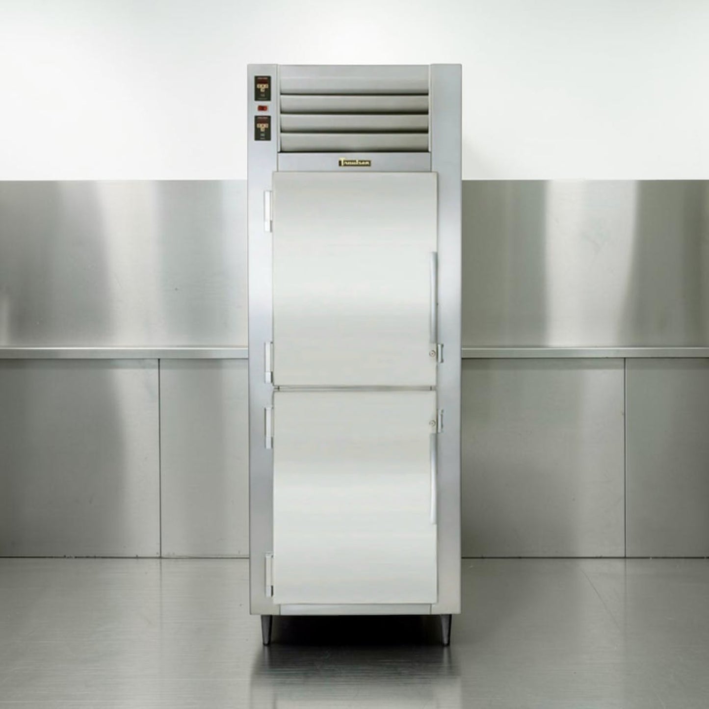 Flawless Condition – Traulsen ADT132WUT-HHS – 29" Spec-Line Reach-In Refrigerator / Freezer Combo – Dual Temp – 2 Half Solid Doors – 115V – NSF & UL Listed – Fully Tested & Operational!