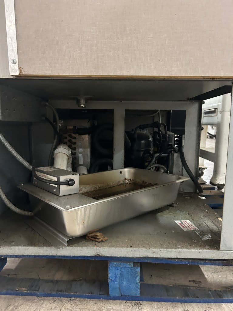 Exceptional Condition – 2016 Hillphoenix CFFS4S – 4 Ft. Self-Contained Refrigerated Multi-Deck End Cap Display Case – 120/208V – R-404A – Fully Tested & Operational!