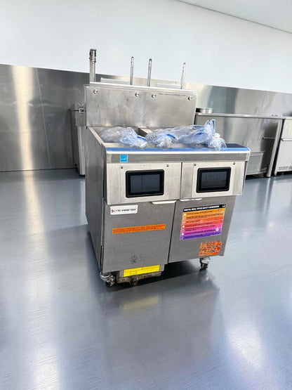 Prime Condition – Frymaster 2FQG30U FilterQuick – Dual Commercial Natural Gas Fryer Battery – Two 30-Lb. Frypots – SMART4U 3000 Controllers – Built-In Filtration – 140,000 BTU – Fully Tested & Operational!