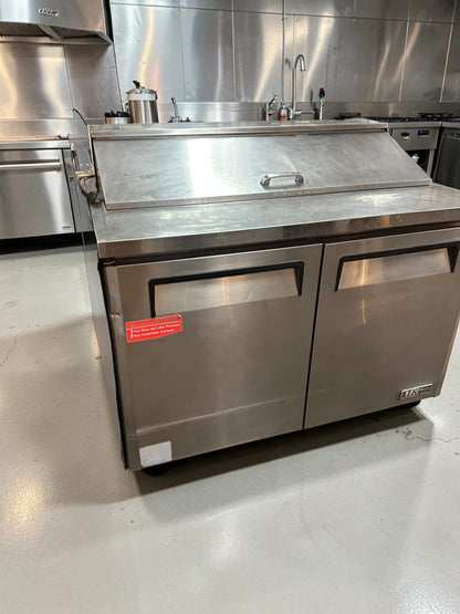 Excellent Condition – Turbo Air MST-48 M3 Series – 48" Commercial Sandwich / Salad Prep Table – 12 Cu. Ft. – 2 Doors – 115V – R134a – AS IS!