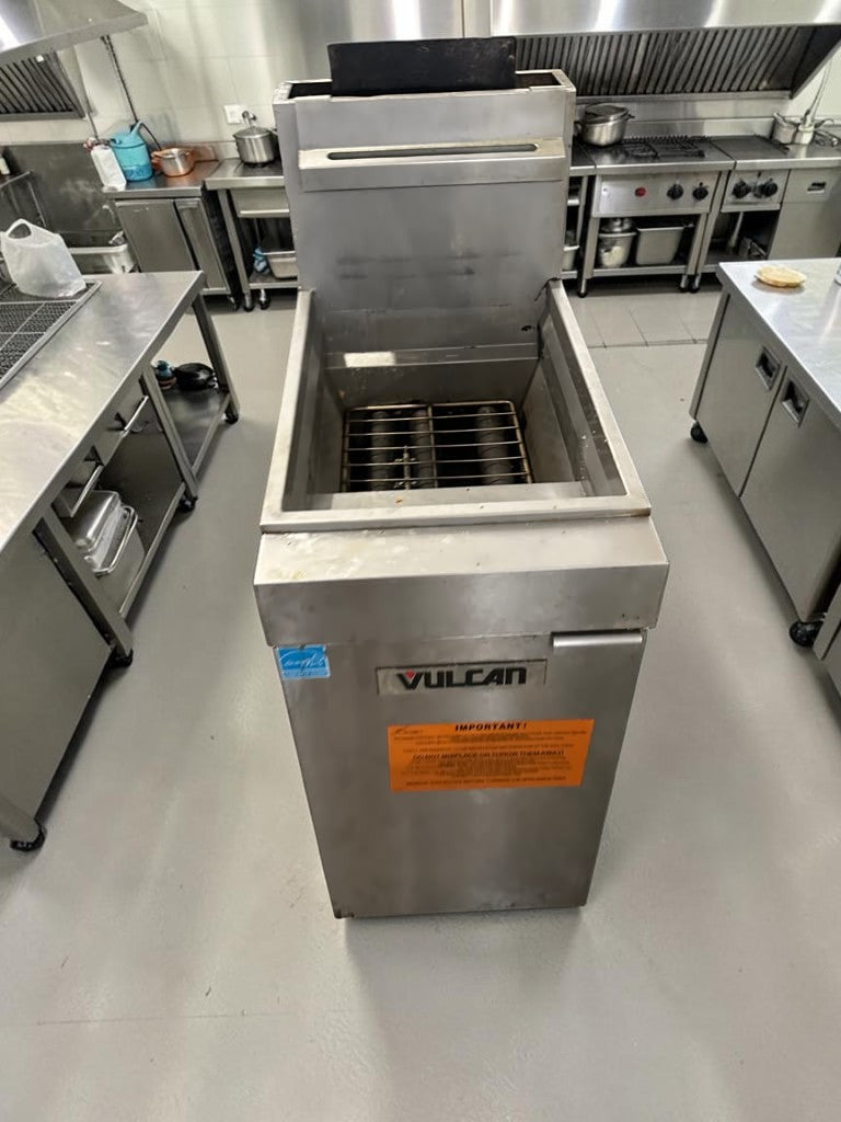 Prime Condition – Vulcan 1VEG35M – 35–40 lb. Commercial Natural Gas Floor Fryer – 70,000 BTU – ENERGY STAR® – Fully Tested & Operational!