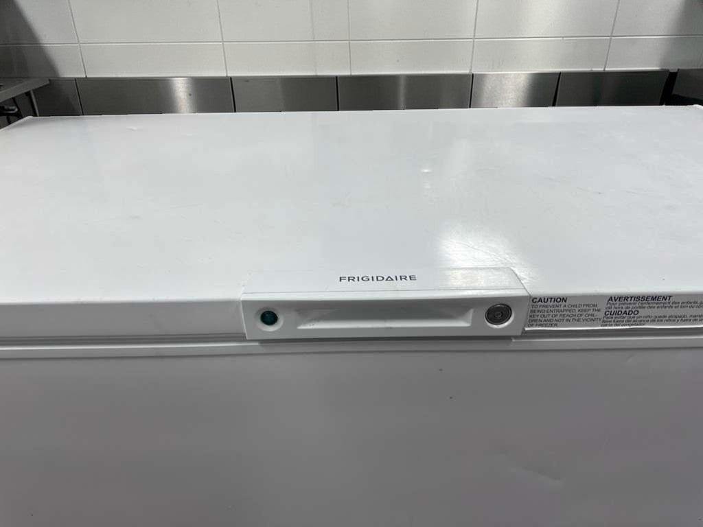 Excellent Condition – Electrolux FFCL1542AW – Commercial Chest Freezer – 115V – UL Listed – Fully Tested & Operational!