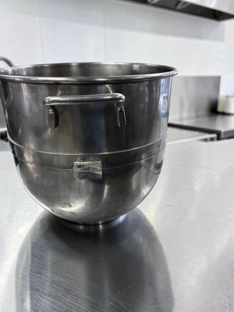 High-Grade Condition – Hobart 30 Qt. Stainless Steel Mixer Bowl – Commercial Replacement Mixing Bowl – Heavy-Duty Restaurant Mixer Accessory – Ready for Use!