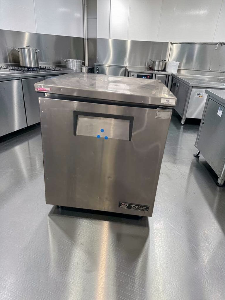 Exceptional Condition – True TUC-27-LP Undercounter Refrigerator – 27” Stainless Steel – 115V – Made in USA – Fully Tested & Operational!