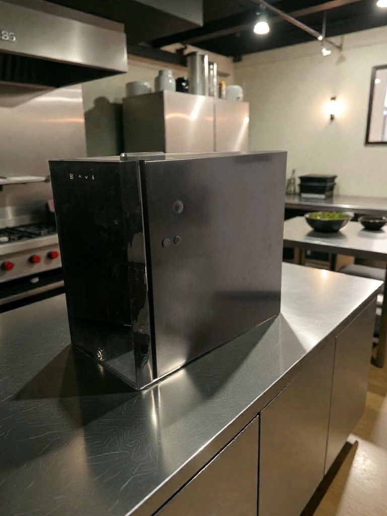 High-Grade Condition – Commercial Countertop Mini Refrigerator / Beverage Cooler – 220V – Fully Tested & Working!