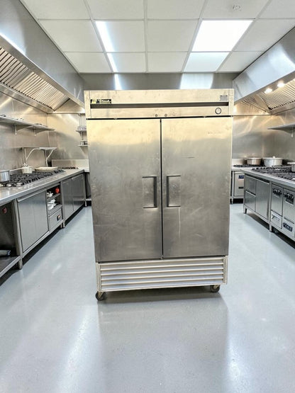 Elite Condition – True T-49 – 54 1/8" Two-Section Reach-In Refrigerator – 2 Solid Doors – R134A – 115V – Fully Tested & Operational!