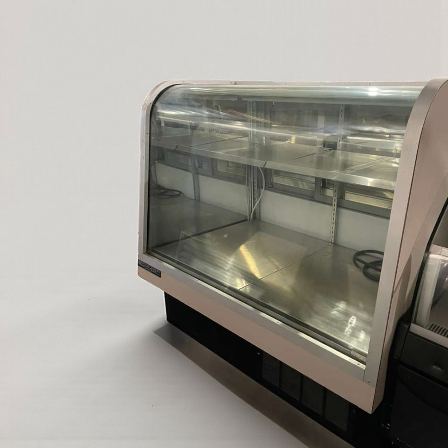 Immaculate Condition – Federal Industries Refrigerated Bakery Display Case – 120V / Single Phase – Fully Tested & Working!