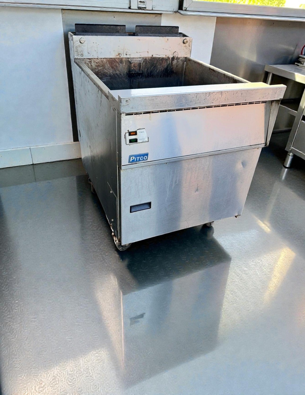 Superior Condition – Pitco Commercial Gas Fryer – Stainless Steel – Floor Model – Fully Tested & Operational!
