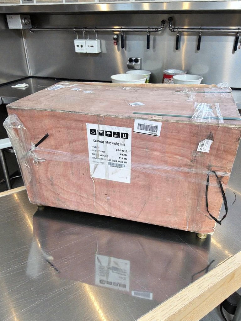 Brand New Premium Condition – KoolMore DC-53C-B – Countertop Bakery Display Case – Curved Glass – Never Used in Original Crate