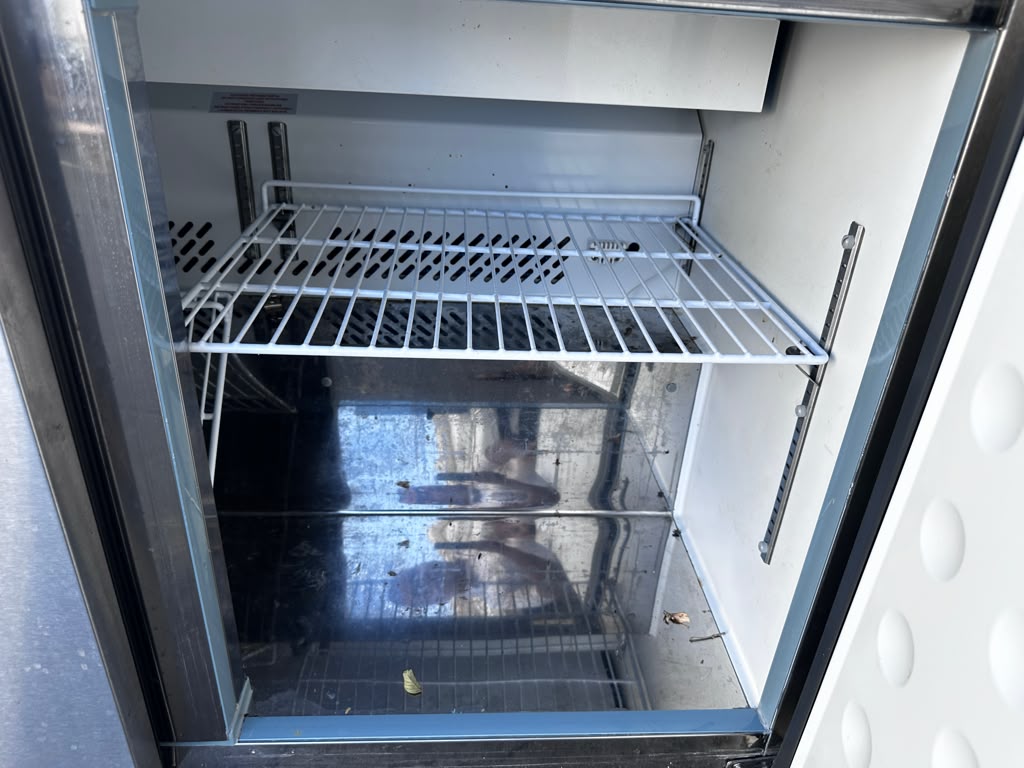 Dependable Condition – Arctic Air AST48RZ – 48″ Two-Door Refrigerated Sandwich & Salad Prep Table – 12-Pan Capacity – 115V – Fully Tested & Operational!