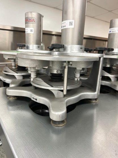 Excellent Condition – Mainca MH-120 INT – Manual 4 3/4" Hamburger Patty Former – Interchangeable Patty & Meatball Mould System – NSF Certified – Fully Tested & Operational!