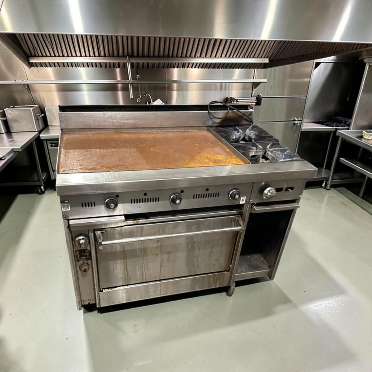 Outstanding Condition – Commercial 48" Gas Range – 36" Flat Top Griddle – 2 Open Burners – Standard Oven – Stainless Steel – Fully Tested & Operational!