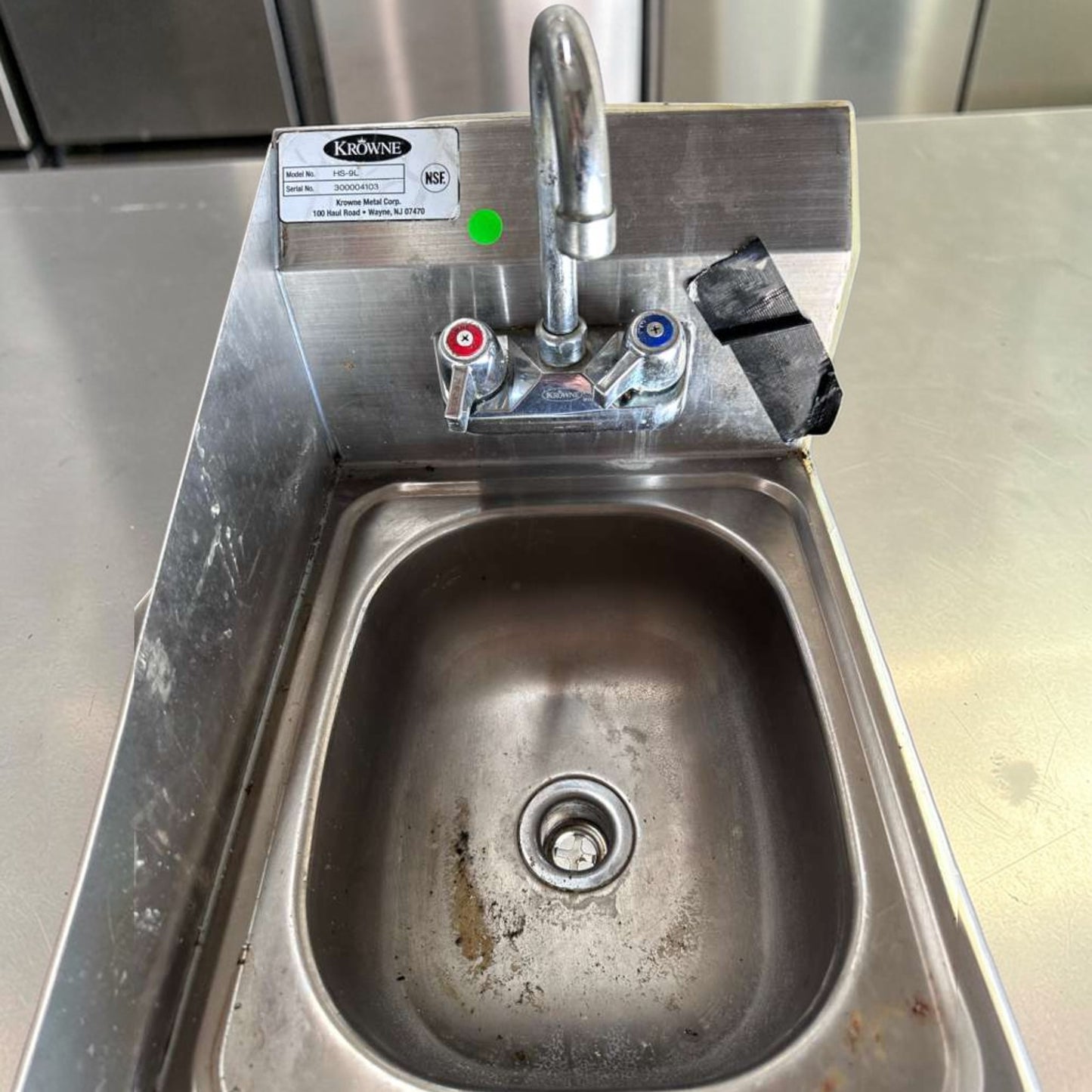 Elite Condition – Krowne HS-9L Wall Mount Commercial Hand Sink – 9 3/4" x 11 3/4" Bowl – Low Lead Faucet – NSF Certified – Fully Functional!