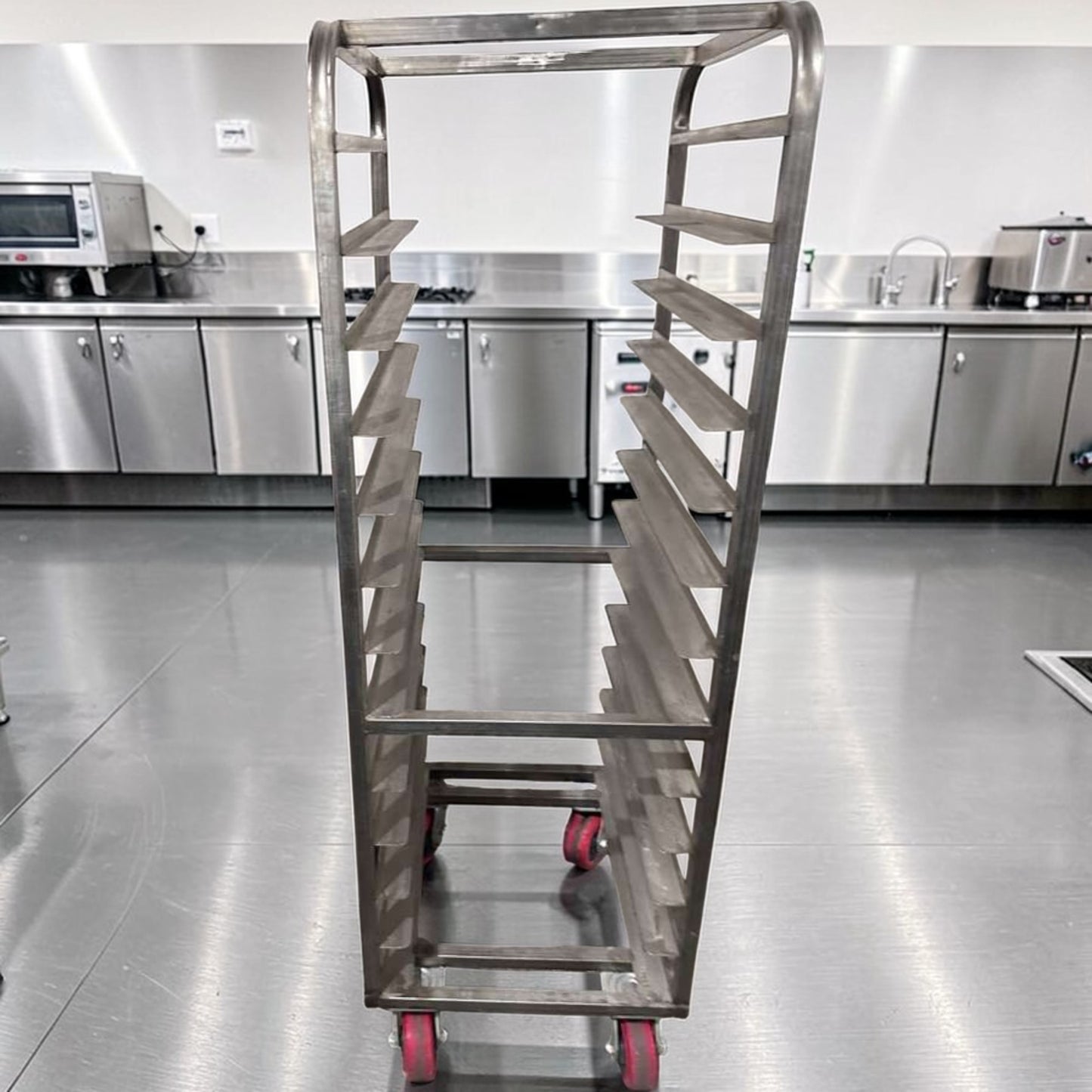 Superior Condition – Commercial Stainless Steel Bun Pan Rack – Mobile Sheet Pan Rack – Heavy-Duty Bakery / Kitchen Tray Rack – Fully Tested & Operational!