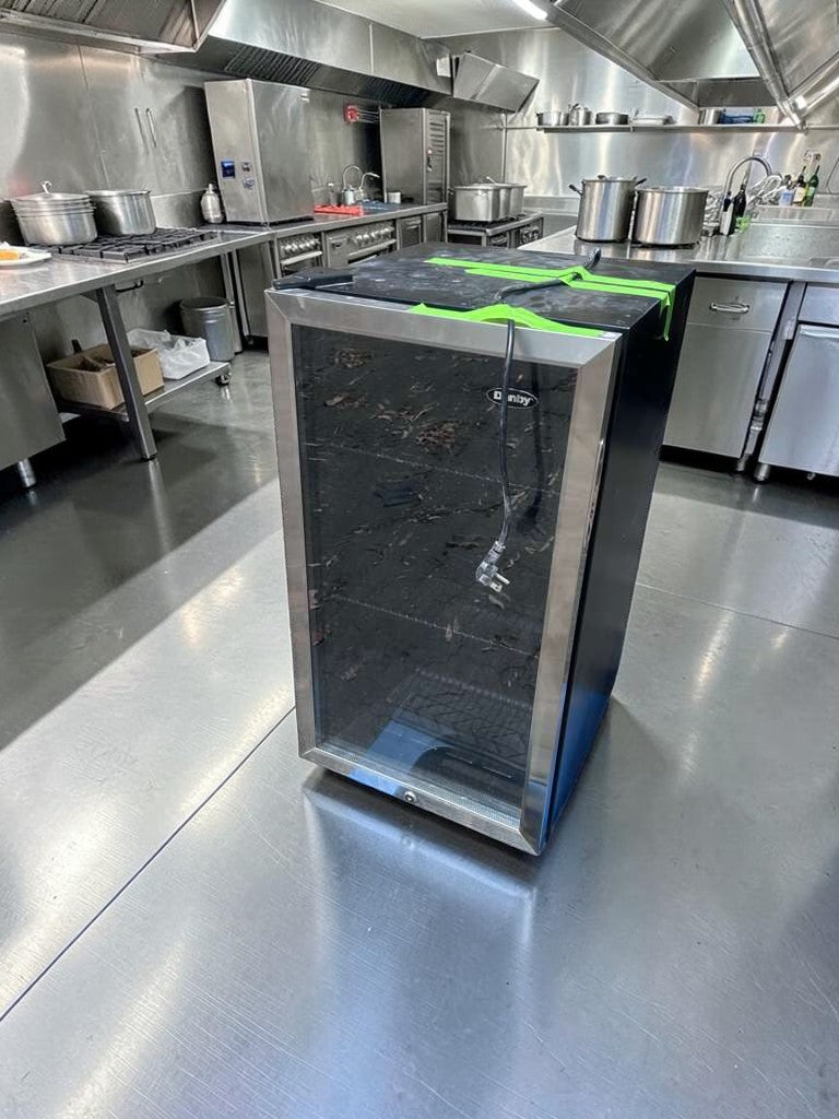 Outstanding Condition – Danby DBC120BLS-3 3.5 Cu. Ft. Beverage Center – Glass Door Cooler – Freestanding – 115V – Fully Tested & Operational!
