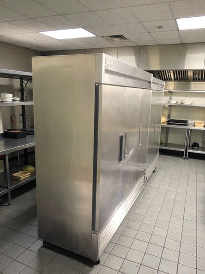 Exceptional Condition – True T-72 Commercial 3-Door Reach-In Refrigerator – 115V – Fully Tested & Working!