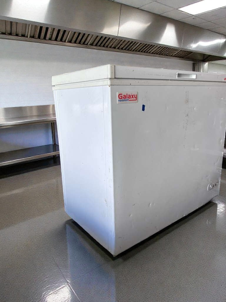 Excellent Condition – Galaxy 177CF7 – Commercial Chest Freezer – 7 Cu. Ft. – 115V – R600a – Fully Tested & Operational!