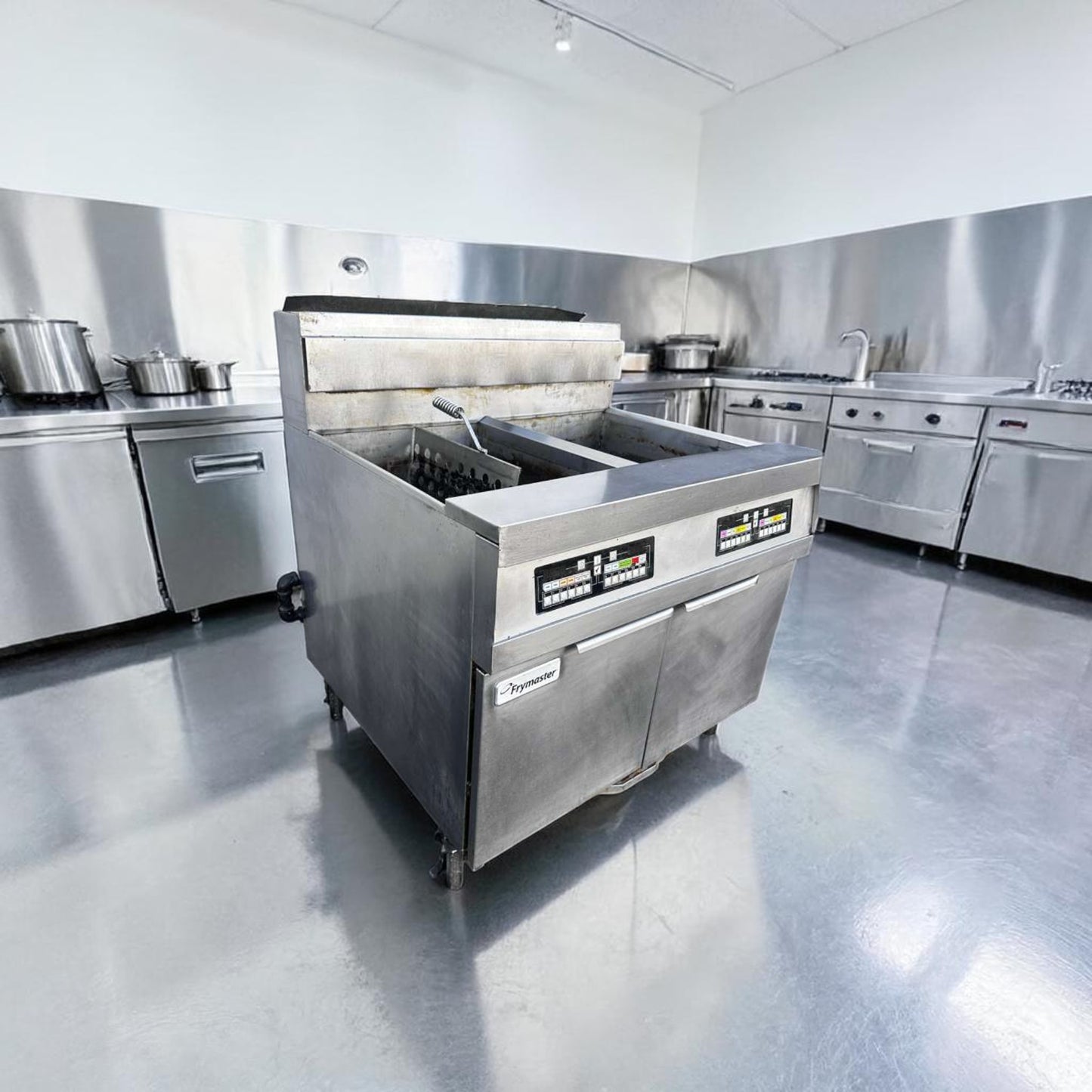 Top-Tier Condition – Frymaster SCFHD260G – Commercial Gas Floor Fryer – (2) 80 lb Vats – 250,000 BTU – Natural Gas – Fully Tested & Operational!