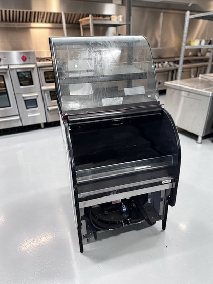 Superior Condition – Structural Concepts Oasis COU2757R – 27½″ Dual-Temperature Service/Self-Service Merchandiser – 120V – Fully Tested & Operational!