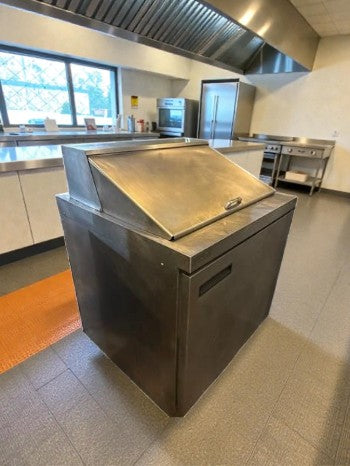 Top-Tier Condition – Delfield 4432NP-12M – 32" Mega Top Refrigerated Sandwich / Salad Prep Table – 12 Pan Capacity – 10.10 Cu. Ft. – 115V – NSF / UL Listed – Fully Tested & Operational!