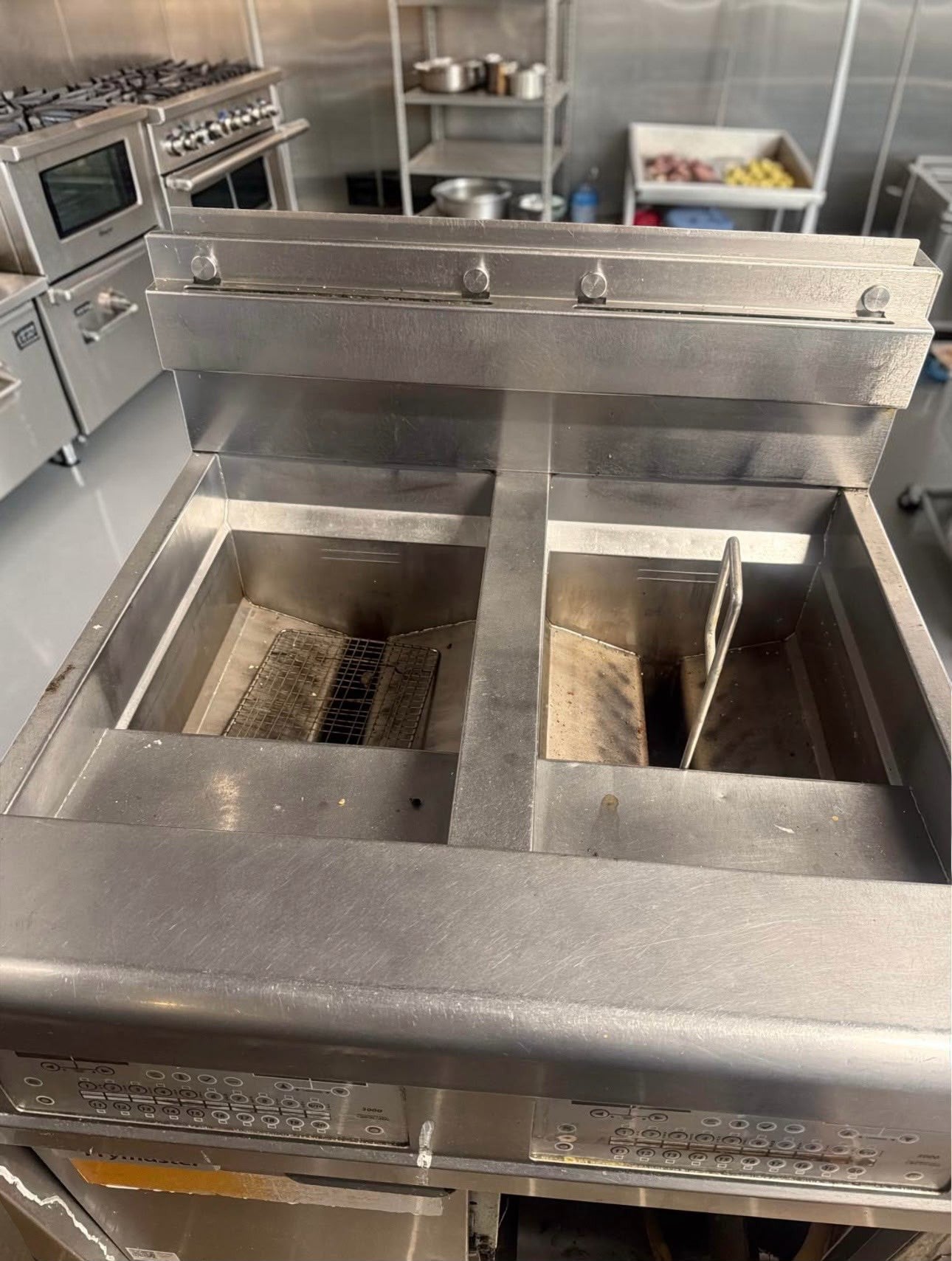 Immaculate Condition – Frymaster FPGL230CA-NG – OCF30™ 2-Vat Natural Gas Fryer – 60 lb Total Capacity – ENERGY STAR® - Fully Tested & Operational!