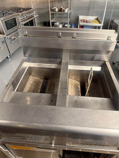 Immaculate Condition – Frymaster FPGL230CA-NG – OCF30™ 2-Vat Natural Gas Fryer – 60 lb Total Capacity – ENERGY STAR® - Fully Tested & Operational!