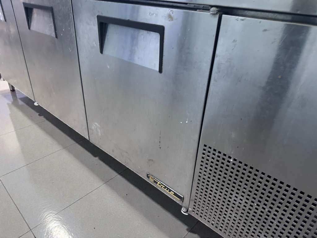 Pristine Condition – True TPP-93 – 93” Commercial Pizza Prep Table – 3 Door – Cutting Board Top – Fully Tested & Operational