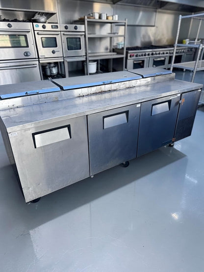 Exceptional Condition – True TPP-93 – 93″ Three-Door Refrigerated Pizza Prep Table – (12) 1/3-Size Pan Capacity – 115V – Fully Tested & Operational!