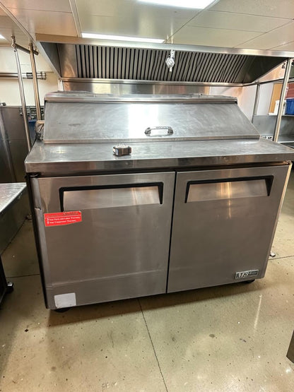 Excellent Condition – Turbo Air MST-48 M3 Series – 48" Commercial Sandwich / Salad Prep Table – 12 Cu. Ft. – 2 Doors – 115V – R134a – AS IS!