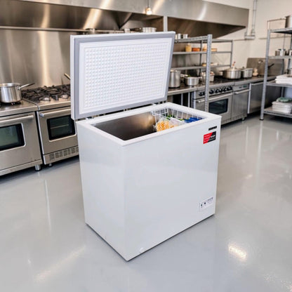 High-Quality Condition – Frigidaire EFRF7003-6COM – 32.6" Garage-Ready Chest Freezer – 7.0 Cu. Ft. – Adjustable Temperature Control – 115V – Fully Tested & Operational!
