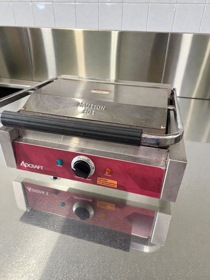 Excellent Condition – Adcraft Commercial Panini Grill / Sandwich Press – Countertop – Stainless Steel – UL Listed – Fully Tested & Operational!