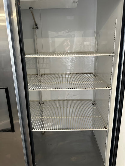 Excellent Condition – True T-49 – 49 Cu. Ft. Two-Section Commercial Reach-In Refrigerator – 2 Solid Doors – 115V – R134a – Fully Tested & Operational!