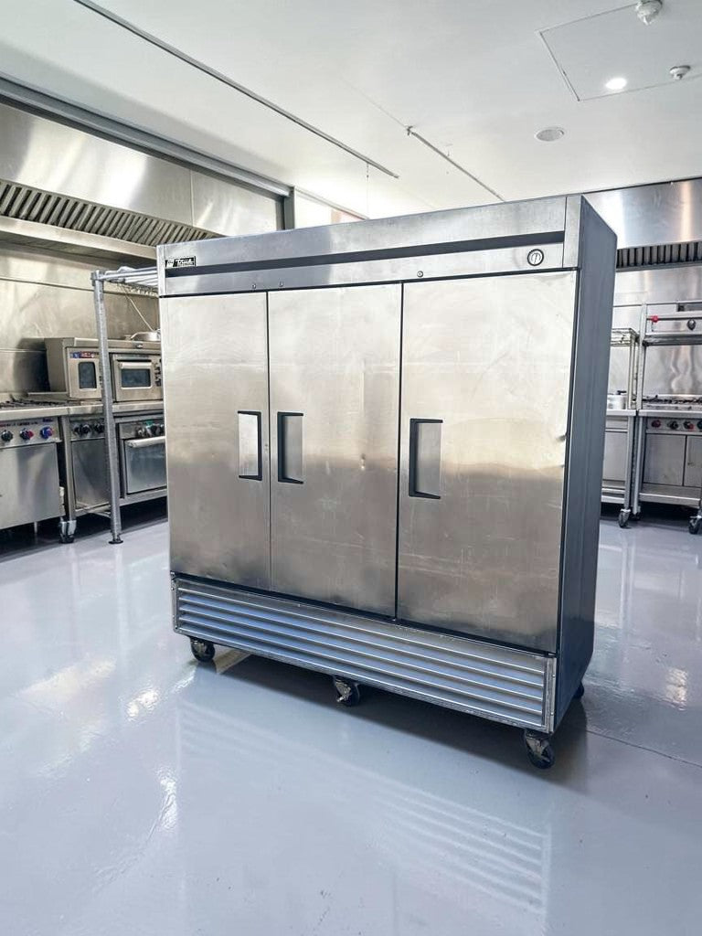 Immaculate Condition – True T-72F – 3 Door Commercial Reach-In Freezer – 78” Stainless Steel – Fully Tested & Operational!