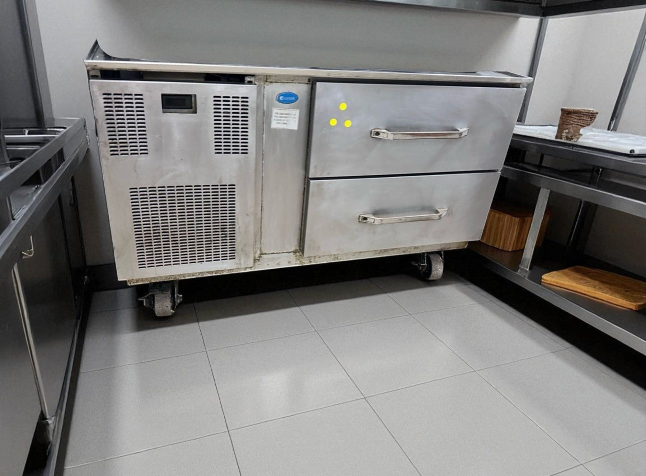 Outstanding Condition – Delfield Two-Drawer Refrigerated Chef Base – Commercial Stainless Steel – 115V – Fully Tested & Operational!