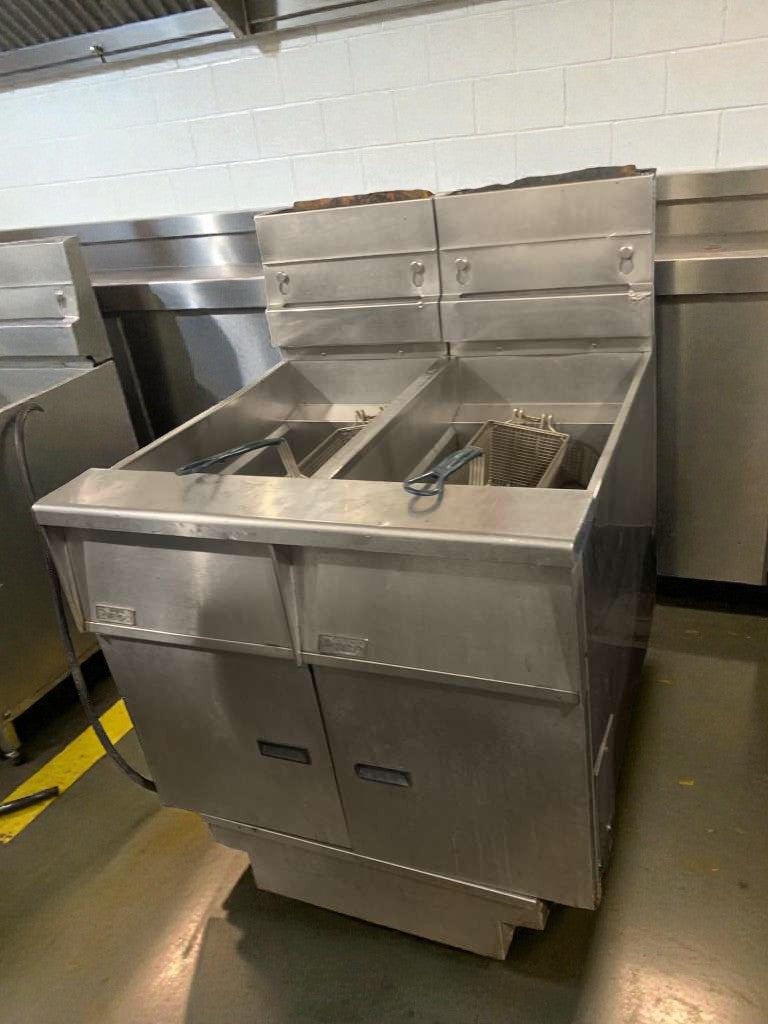 Exceptional Condition – Pitco SG14 Commercial Gas Fryer – Natural Gas – Fully Tested & Working!