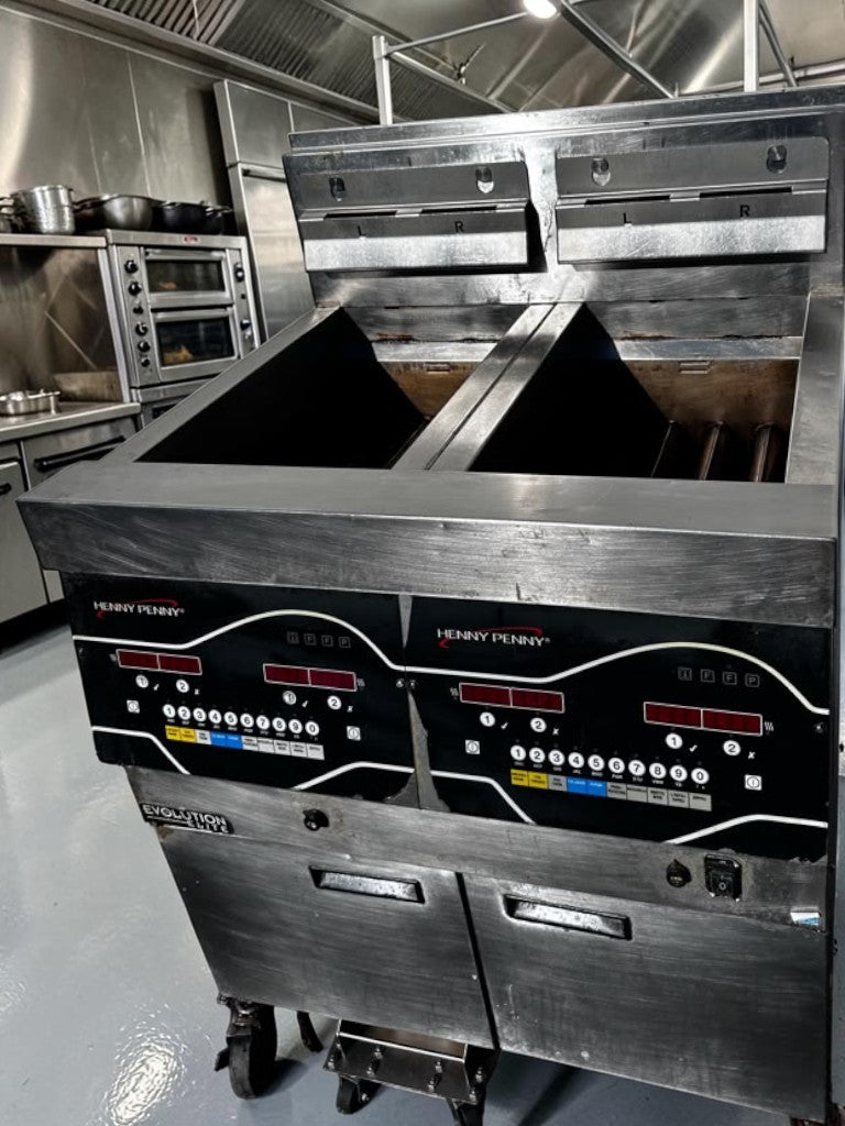 Exceptional Condition – Henny Penny EEG242.0_NAT – Evolution Elite® 2-Well Gas Open Fryer – 60 lb Total Capacity – ENERGY STAR® - Fully Tested & Operational!